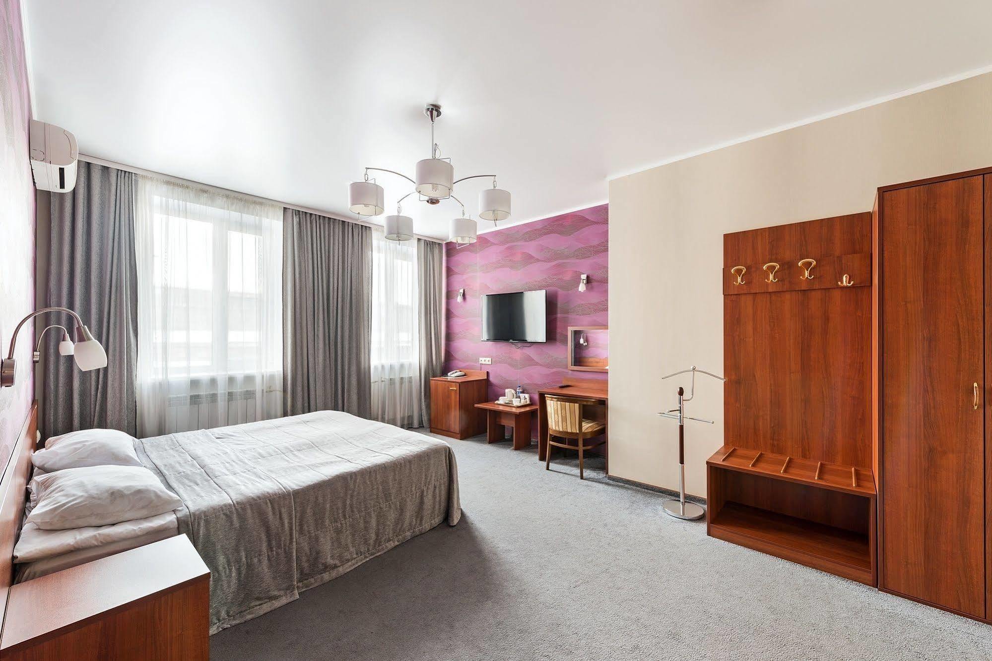 Hotel Zagreb Saratov Extérieur photo